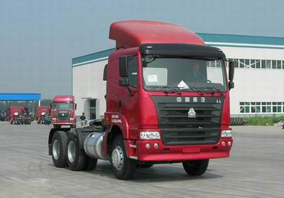 中国重汽 豪运重卡 420马力 6×4 牵引车(ZZ4255V3245C1)