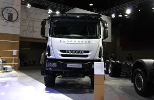 依维柯 EuroCargo系列重卡 299马力 4×4 排半载货车(ML150E28W5)