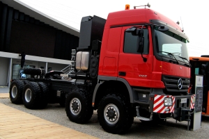 奔驰 Actros重卡 598马力 8×8 牵引车(型号4160AS)
