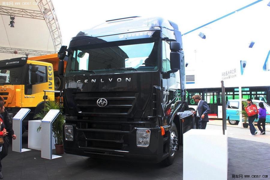 红岩 杰狮重卡 390马力 6×4 牵引车(CQ4255HTVG324V)
