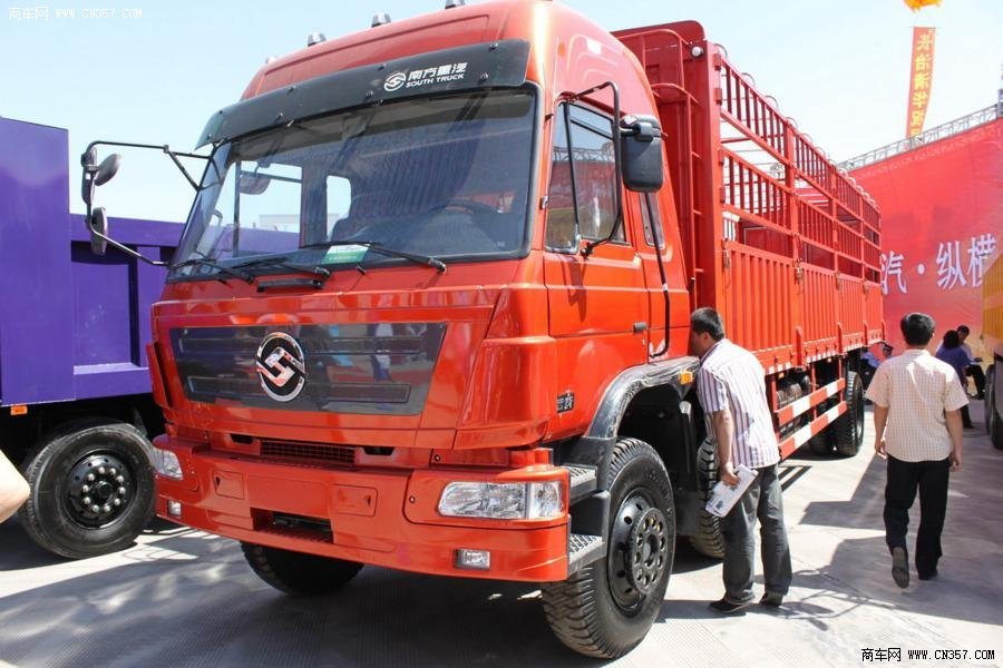 江铃重汽 远威重卡 210马力 6×2 栏板载货车(SXQ1252G)
