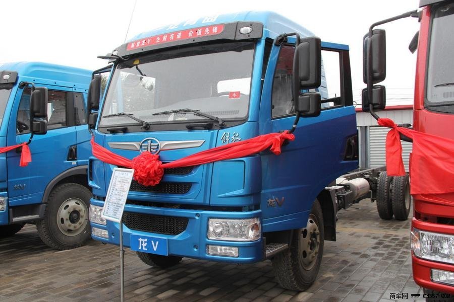 青岛解放 龙V中卡 160马力 4×2 厢式载货车(CA5168XXYPK2L2E4A80-3)