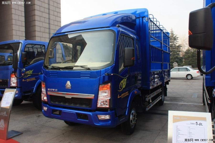 中国重汽HOWO 102马力 排半仓栅轻卡(ZZ5047CCYD3414B145)