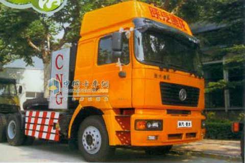 陕汽 德龙F2000300马力 6X4 压缩天然气 牵引车