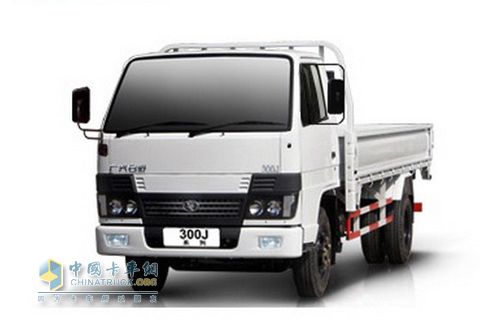 广汽日野 300J系列轻卡 125马力 4×2 仓栅载货车 YC5040CCQC3H