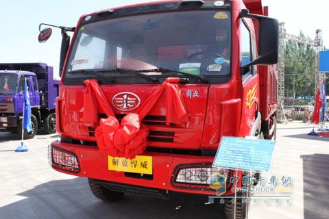 一汽解放 悍威J5M重卡 280马力 8×4 自卸车 CA3313P7K1T4E