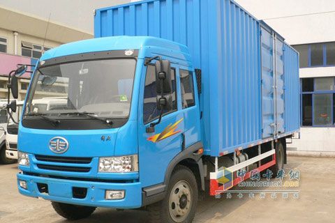 一汽解放 骏威J5K中卡 180马力 4×2载货车 CA5160XXYP9K2L5E