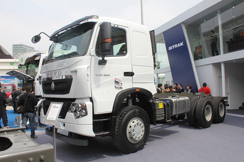 中国重汽 HOWO-T7H 6X4自卸车