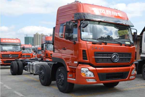 东风商用车 天龙 康明斯220马力 6X2国四牵引车