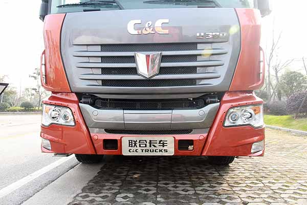 联合卡车 玉柴380马力 国四 4X2 牵引车