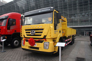 上汽依维柯红岩杰狮 6×4290马力国Ⅳ随车起重运输车