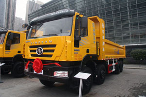 上汽依维柯红岩新金刚 8×4300马力国Ⅳ自卸车