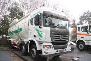 联合卡车 玉柴400马力 8X4LNG粉罐运输车