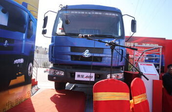 东风柳汽 乘龙M31A 玉柴200马力 国四 6×2仓栅式载货车