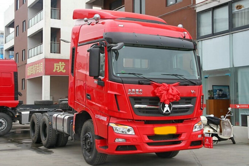 北奔 V3重卡 300马力 6X4 LNG牵引车(ND4250B38J7)