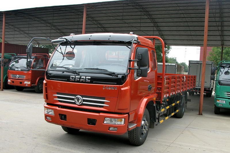 东风 多利卡D8中卡 150马力 4X2 5.75米排栏板载货车(DFA1090L13D5)