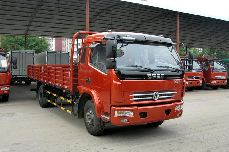 东风 多利卡D8 150马力 5.55米单排栏板轻卡(DFA1090S13D4)