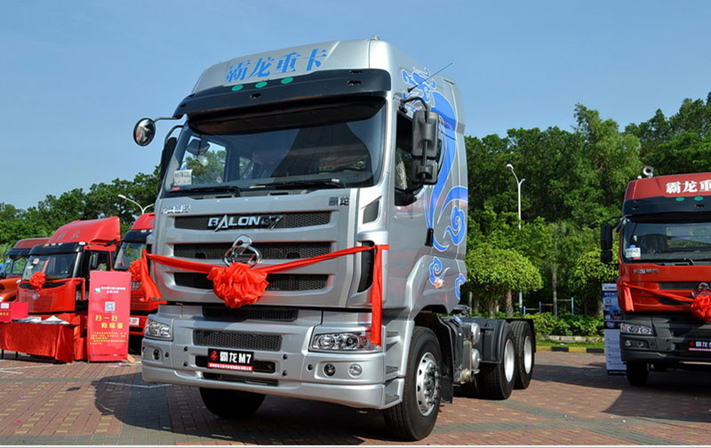东风柳汽 乘龙玉柴M7重卡 400马力 6X4 牵引车(LZ4251QDCA)