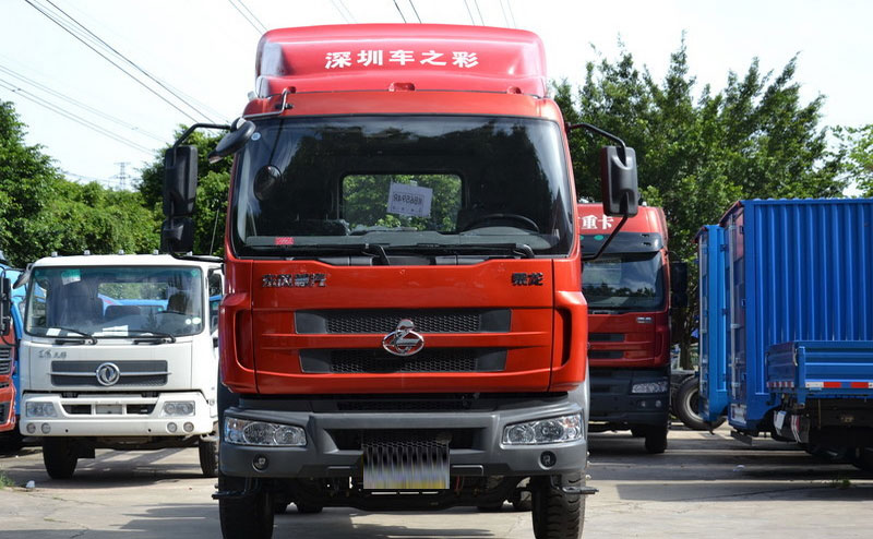 东风柳汽 乘龙中卡 220马力 4X2 牵引车(LZ4150M3AA)