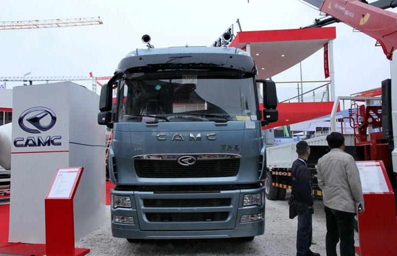 华菱 星凯马重卡 380马力 4X2 牵引车(HN4182A31C4M4)