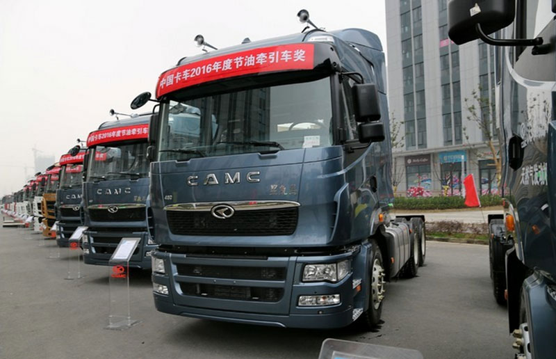 华菱 星凯马重卡 380马力 6X4 牵引车(HN4252A34C2M4)
