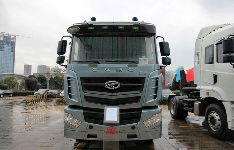 华菱 汉马重卡 375马力 6X4 牵引车(HN4252A34C2M4)