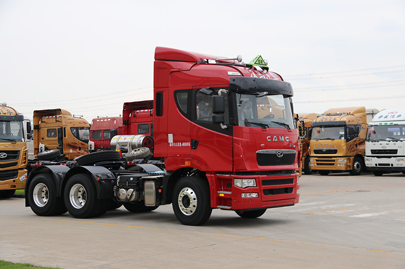 华菱汉马H9 420马力6×4 危化品牵引车