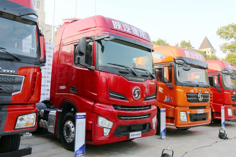 陕汽重卡 德龙X6000550马力 6×4 国六牵引车
