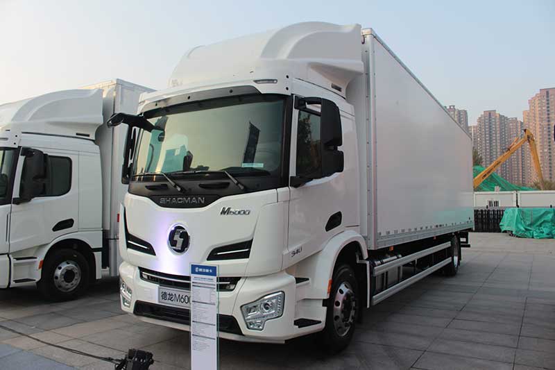陕汽重卡 德龙M6000 4×2 340马力国五载货车