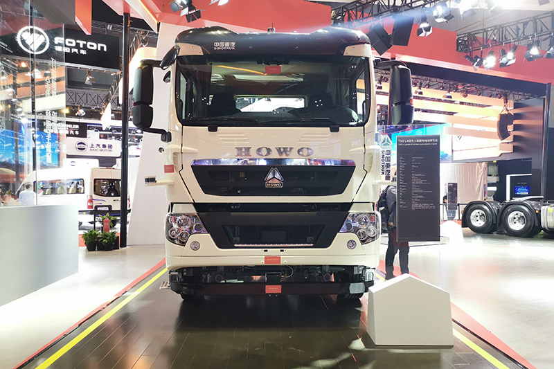 中国重汽 T5G L4级纯电动无人驾驶牵引车