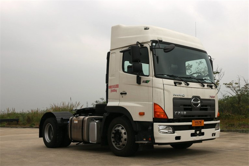 广汽日野 700系列重卡 265马力 4X2 国五牵引车(平顶)(YC4180SH8JE5)