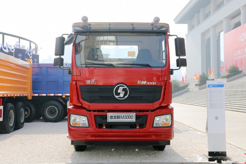 陕汽重卡 德龙新M3000 6X4 6.85米纯电动牵引车(SX4257MC4BEV)