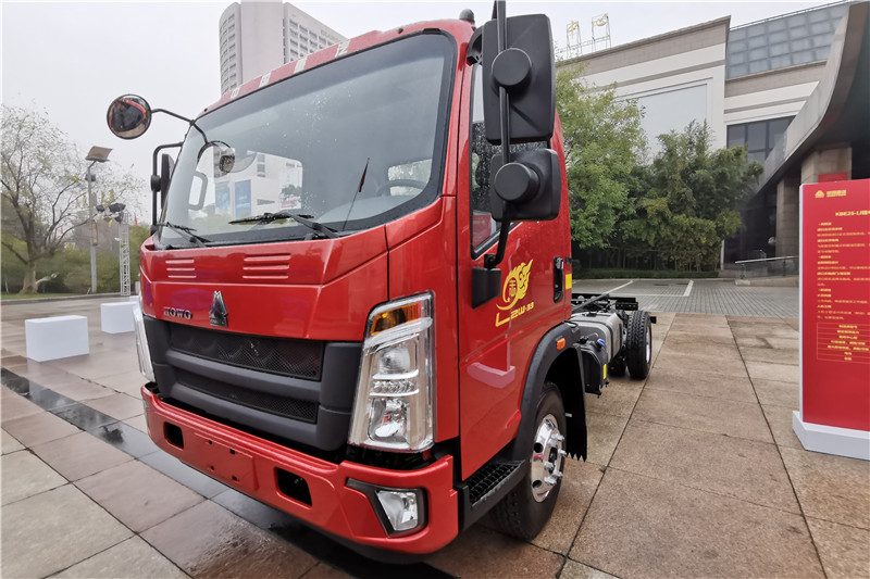 中国重汽 HOWO 悍将 全能王 160马力 4X2 国六载货车(ZZ1047G3315F144)