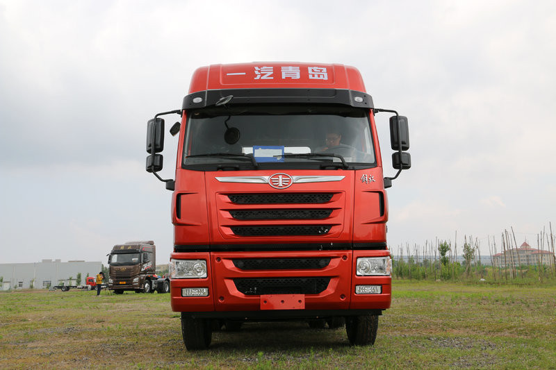 一汽解放青汽 天V重卡 375马力 6X2 国五牵引车(CA4256P2K15T3E5A80)