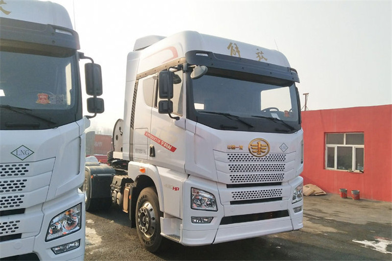 青岛解放 JH6重卡 430马力 6X4 国五LNG危险品牵引车(CA4250P25K27T1E5M1)