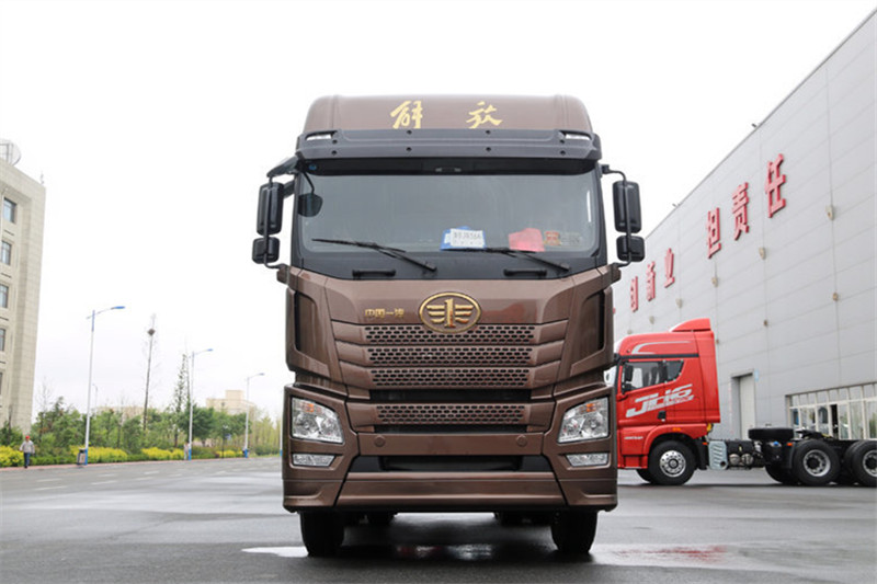 青岛解放 JH6重卡 420马力 6X4 国五危险品牵引车(CA4250P25K2T1E5A1)