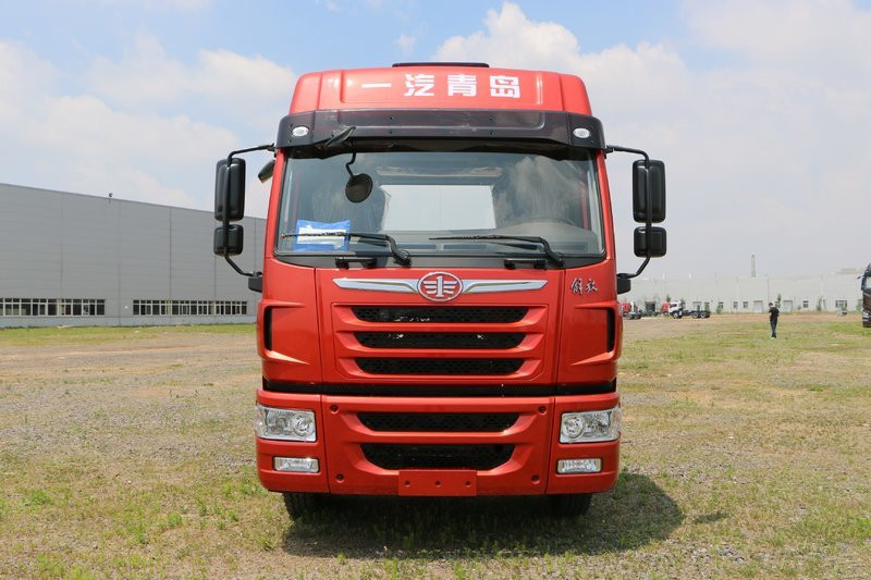 青岛解放 龙VH 220马力 6X2 6.7米 国五栏板载货车(大柴)(CA1254PK2L5T3E5A80)