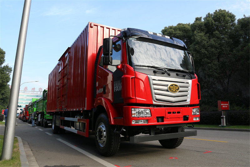 青岛解放 金陆中卡 220马力 4X2 9.6米 国五厢式载货车(LZT5180XXYPK2E5L10A95)