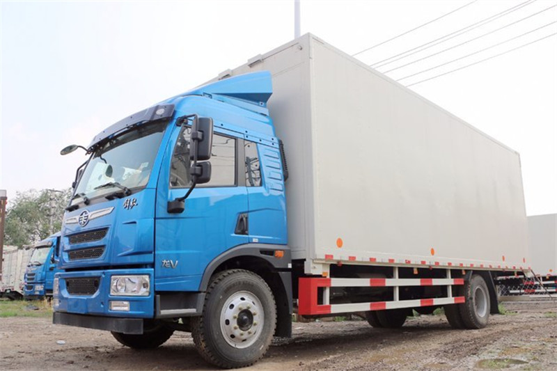 青岛解放 龙V中卡 220马力 4X2 6.8米厢式运输车(国六)(CA5180XXYPK15L2E6A80)