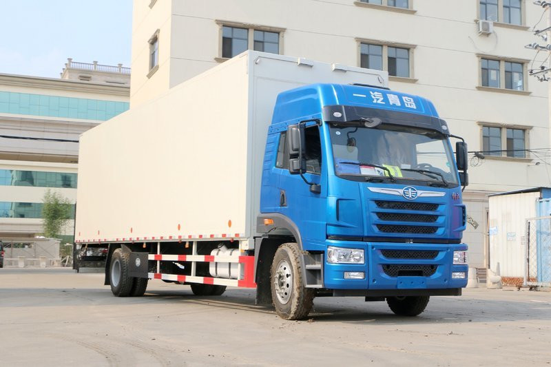 青岛解放 龙VH中卡 220马力 4X2 9.65米 国五厢式载货车(CA5189XXYPK2L7E5A80)