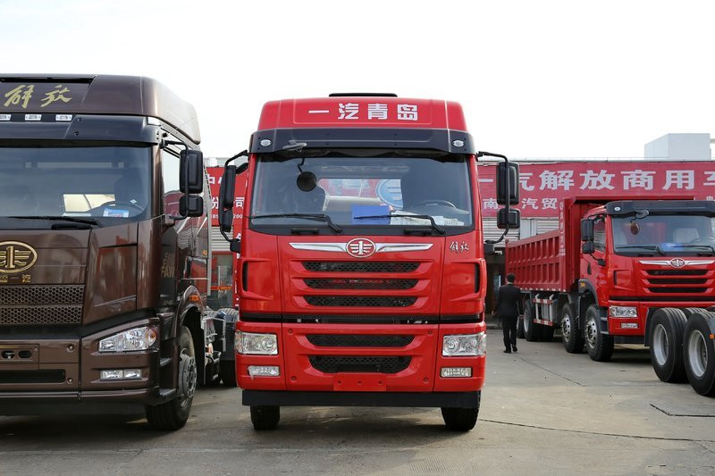 青岛解放 悍V重卡 240马力 6X2 9.5米 国五仓栅式载货车(CA5250CCYP1K2L7T3E5A80-1)