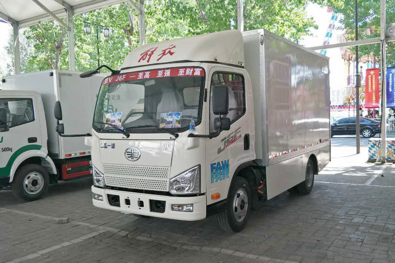 一汽解放 J6F 122马力 4.2米单排厢式纯电动轻卡载货车(CA5048XXYP40L1BEVA84)