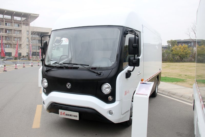 东风电动 EV400 4.5T 4.135米单排厢式 126.49kWh 纯电动轻卡载货车(DFA5040XXYGBEV1)