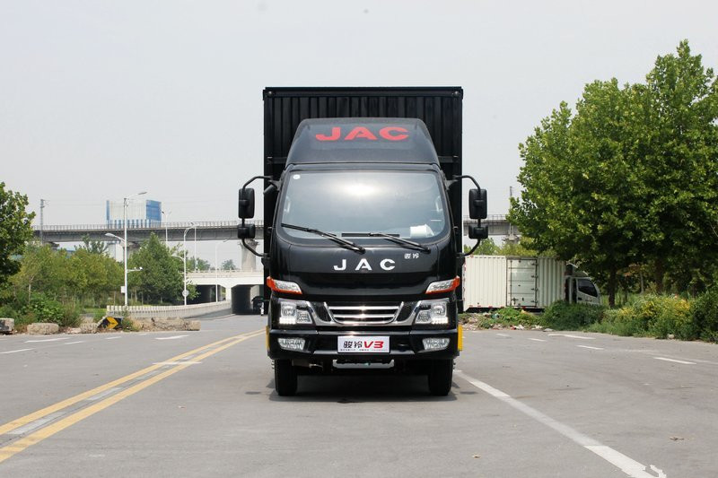 江淮 骏铃V3 109马力 3.82米 国五排半厢式轻卡载货车(HFC5041XXYP93K1C2V)