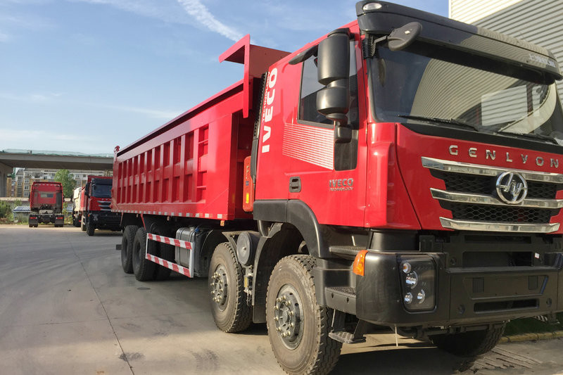 上汽红岩 杰狮C500重卡 390马力 8X4 8.5米 国五 自卸车(CQ3316HTVG466L)