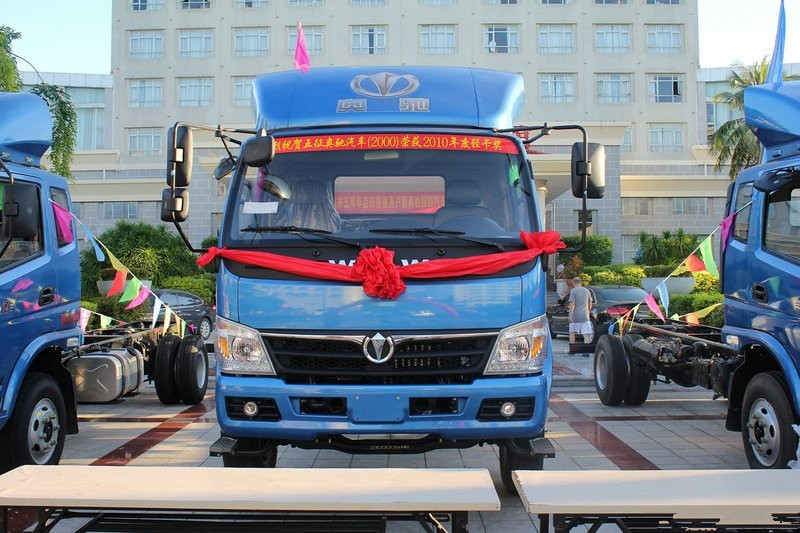 飞碟奥驰 D3系列 130马力 5.76米 国五 排半仓栅式载货车(FD5141CCYP63K5-2)