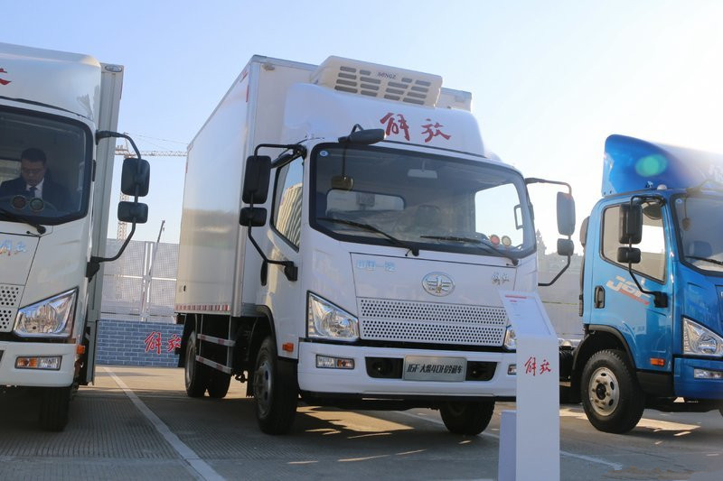 一汽解放 J6F 160马力 4X2 4.13米 国五 冷藏车(8档)(CA5044XLCP40K2L1E5A84)