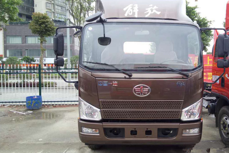一汽解放 J6F 165马力 3.85米 国五 排半仓栅式载货车底盘(CA5044CCYP40K2L1E5A84)