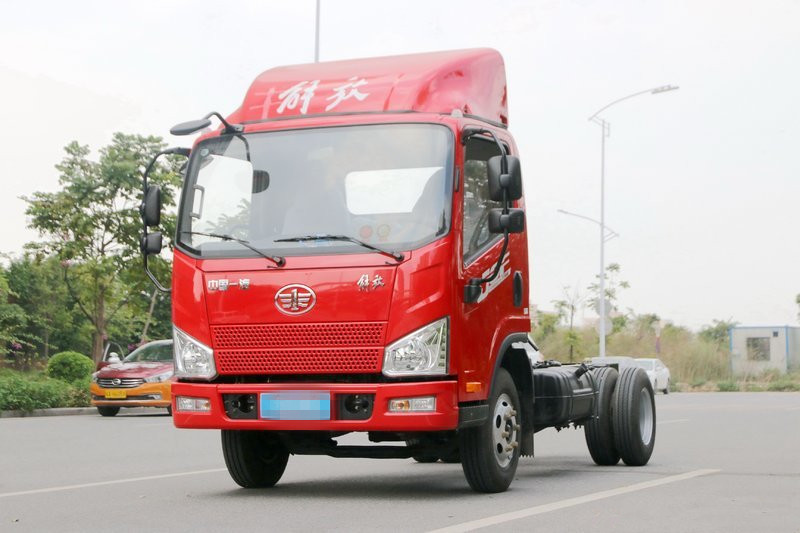一汽解放 J6F 110马力 4.21米 国五 单排厢式轻卡(CA2045XXYP40K2L1T5E5A84)