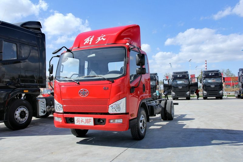 一汽解放 J6F 165马力 5.8米 国五 排半仓栅式载货车底盘(CA5100CCYP40K2L5E5A84)